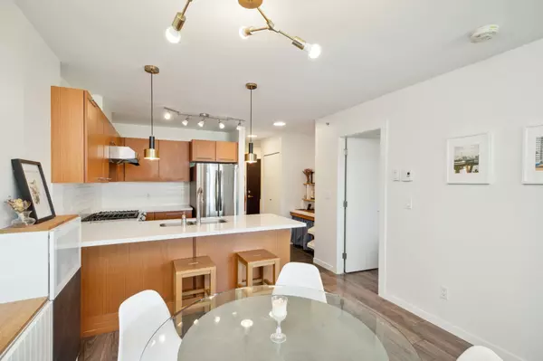 Burnaby, BC V5C 0E9,2133 Douglas RD #2905