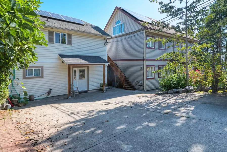 163 Pike RD, Langdale, BC V0N 1V6