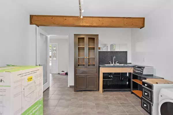 Langdale, BC V0N 1V6,163 Pike RD