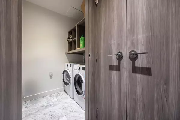 Burnaby, BC V5C 0M8,4720 Lougheed HWY #3602