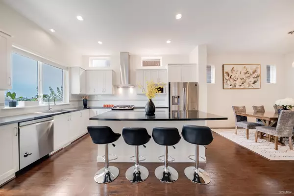Coquitlam, BC V3B 3H7,1249 Soball ST