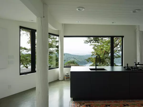 630 Tinker RD Mayne Island, BC V0N 2J2