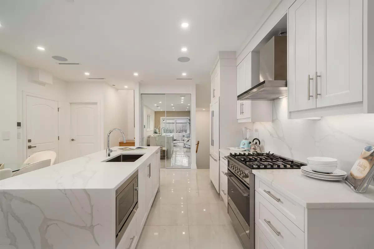 Vancouver, BC V6K 2B3,2523 W 8th AVE