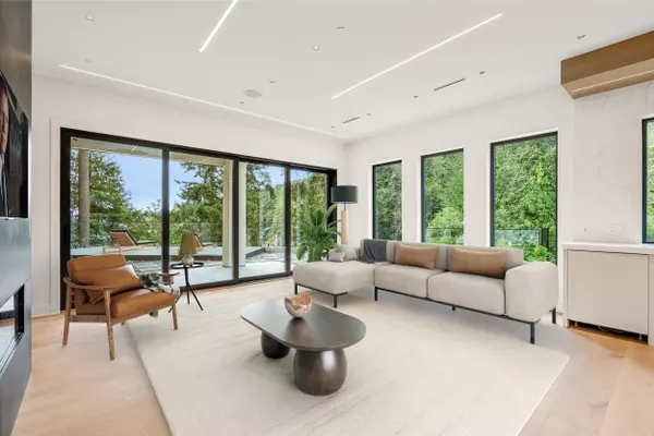 5773 Primrose PL West Vancouver, BC V7W 1T4