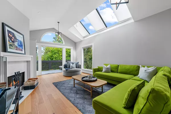 Vancouver, BC V6J 2L1,1866 W 15th AVE