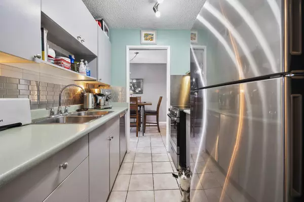 Coquitlam, BC V3J 1X5,1048 King Albert AVE #202