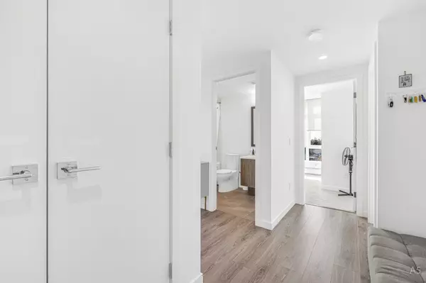 13350 Central AVE #913 Surrey, BC V3T 0S1