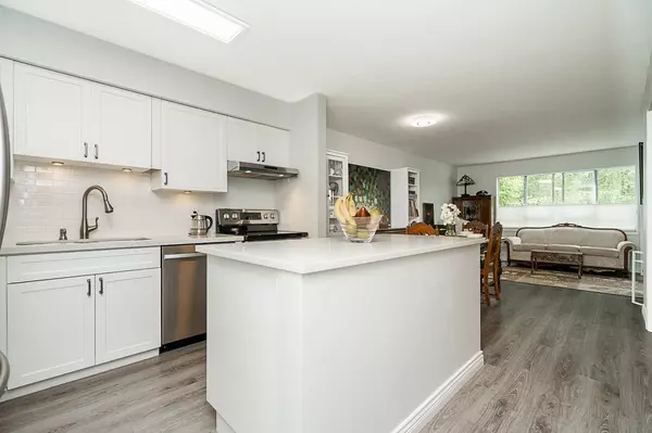 White Rock, BC V4B 2M9,15991 Thrift AVE #212