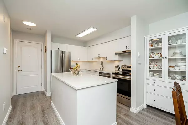 White Rock, BC V4B 2M9,15991 Thrift AVE #212