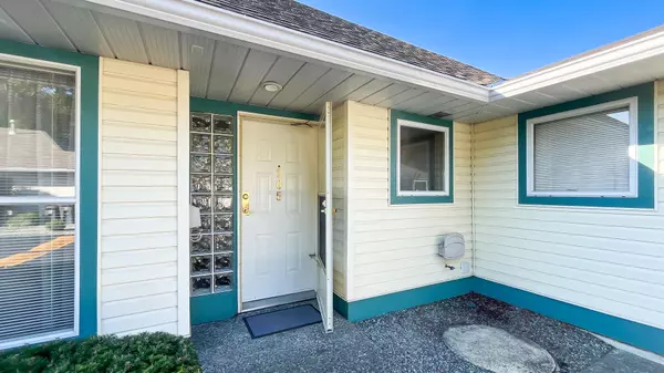 Surrey, BC V3T 4P6,10172 141 ST #105
