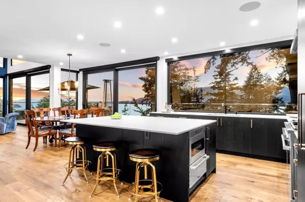 West Vancouver, BC V7W 1Y7,6224 St. Georges PL