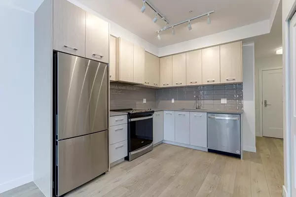 4933 Clarendon ST #411, Vancouver, BC V5R 3J3