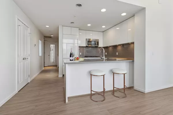 Coquitlam, BC V3B 0J3,3102 Windsor Gate #3105