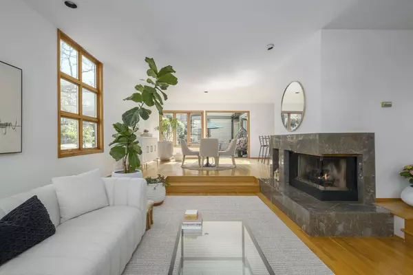 Vancouver, BC V6B 0A5,3502 W 18th AVE