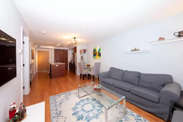 North Vancouver, BC V7L 0C1,221 E 3rd ST #414