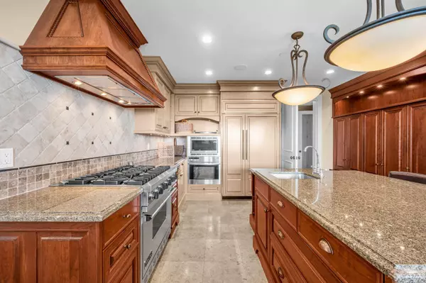 2495 Hudson CT West Vancouver, BC V7S 3J2