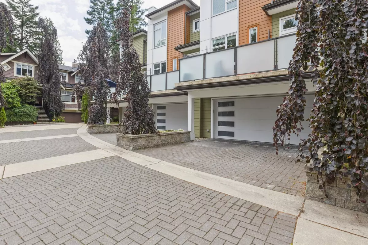 North Vancouver, BC V7R 4K3,4684 Capilano RD