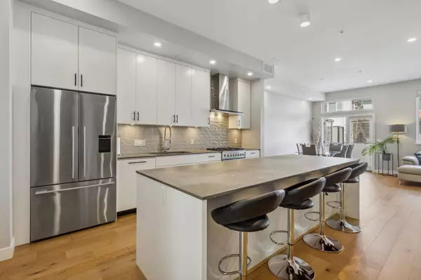 North Vancouver, BC V7R 4K3,4684 Capilano RD