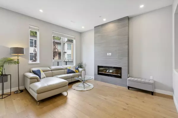 North Vancouver, BC V7R 4K3,4684 Capilano RD