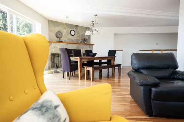 Gibsons, BC V0N 1V0,485 Abbs RD