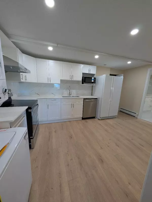 Port Moody, BC V3H 1L3,1021 Tuxedo DR