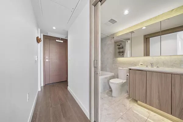 89 Nelson ST #1804 Vancouver, BC V6Z 0E7