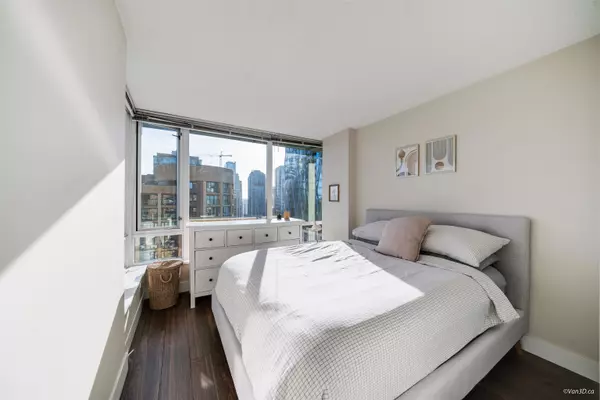 Vancouver, BC V6B 0J8,1088 Richards ST #1602