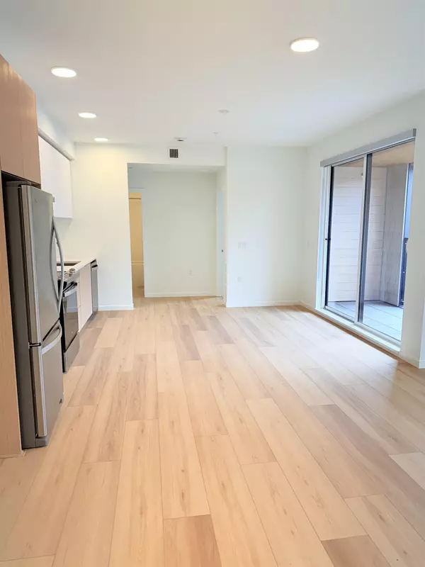 Squamish, BC V8B 0C4,37994 Second AVE #400