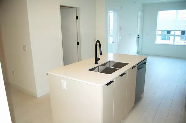 Surrey, BC V3V 0G9,13439 94a AVE #611