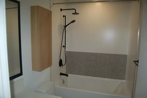 Surrey, BC V3V 0G9,13439 94a AVE #611