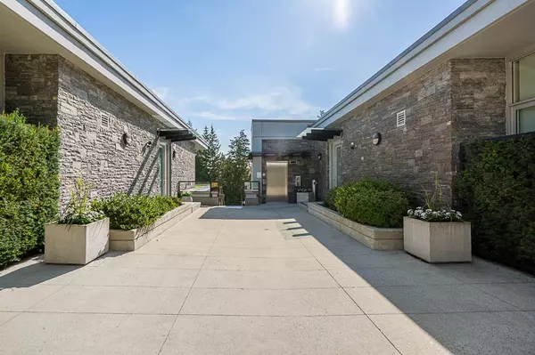 West Vancouver, BC V7T 1M3,988 Keith RD #101