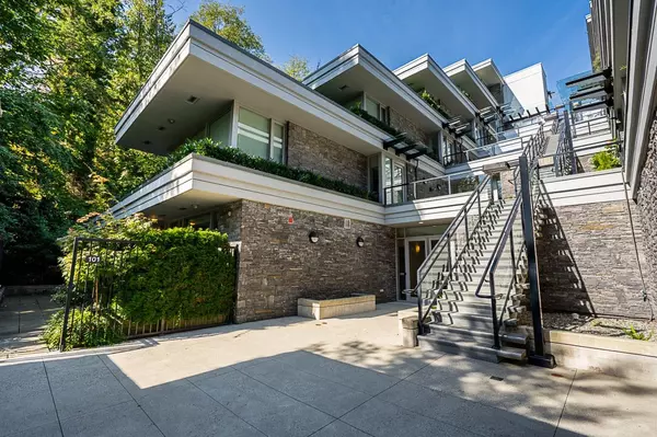 West Vancouver, BC V7T 1M3,988 Keith RD #101