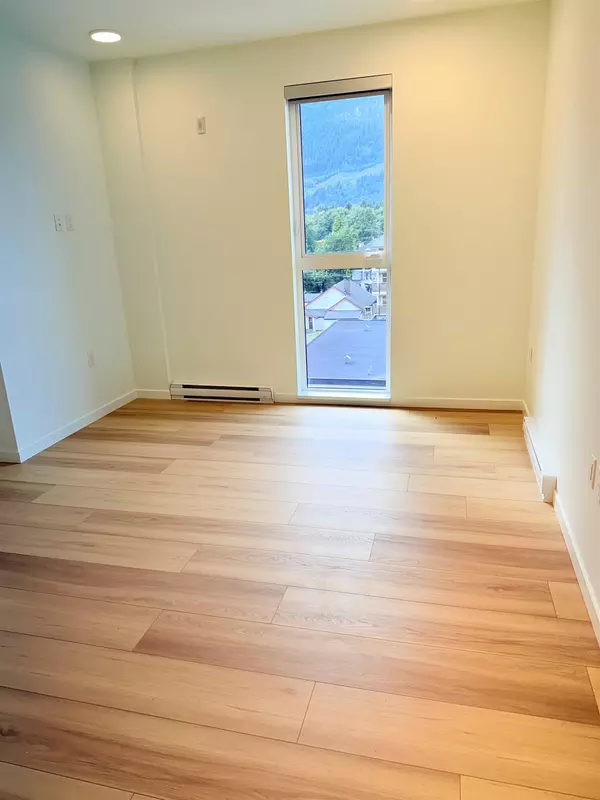 Squamish, BC V8B 0C4,37994 2nd AVE #500