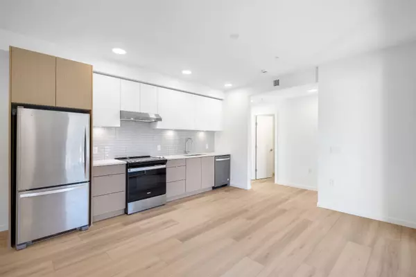 Squamish, BC V8B 0C4,37994 2nd AVE #500