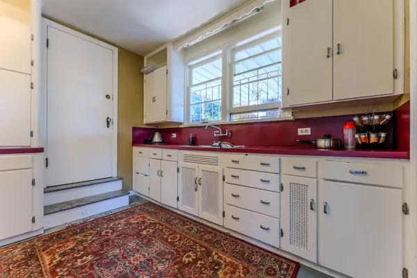 46220 Maple AVE Chilliwack, BC V2P 2J4