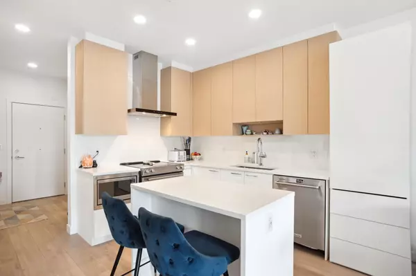 Burnaby, BC V3N 0H9,7599 15th ST #420