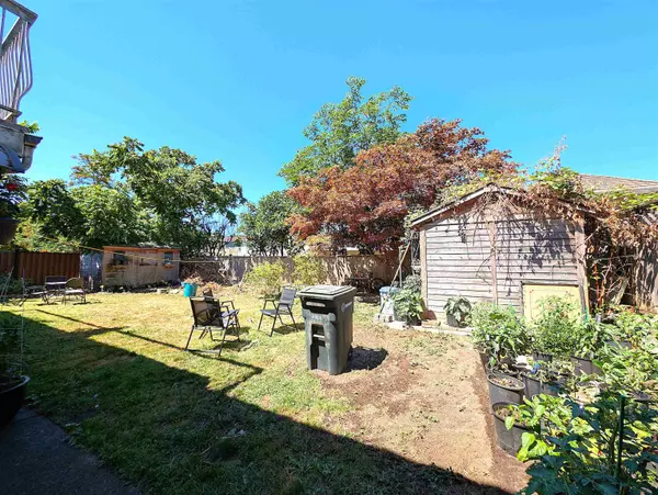 Burnaby, BC V5E 2C3,7479 Holly ST