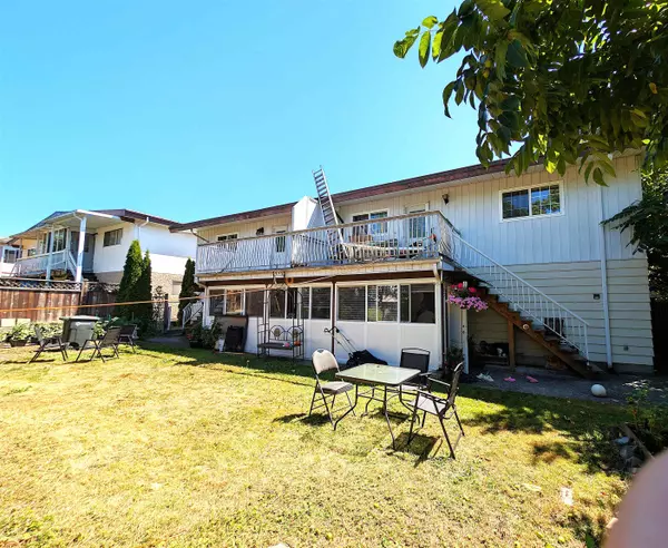 Burnaby, BC V5E 2C3,7479 Holly ST