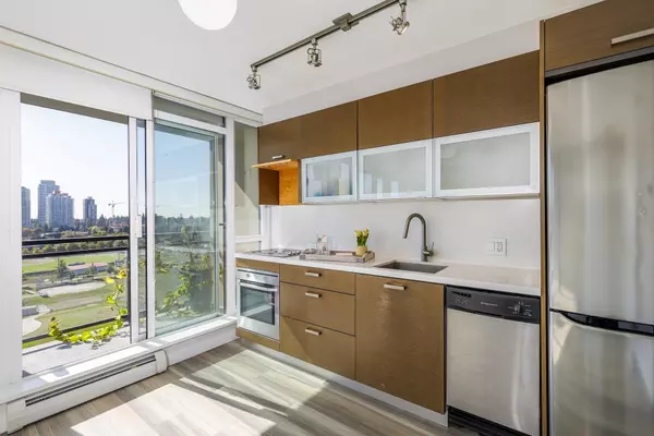 Surrey, BC V3T 0E6,10777 University DR #1603