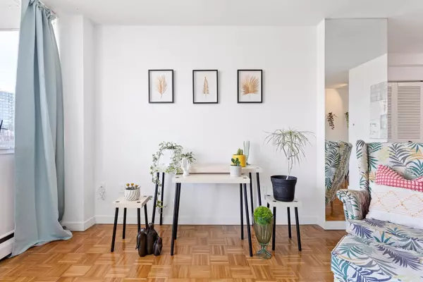 1850 Comox ST #601 Vancouver, BC V6G 1R3