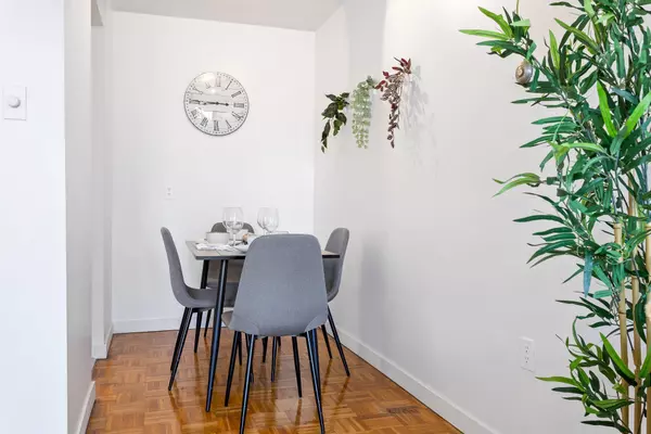 1850 Comox ST #601 Vancouver, BC V6G 1R3