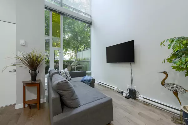 Vancouver, BC V6B 1X7,128 Dunsmuir ST