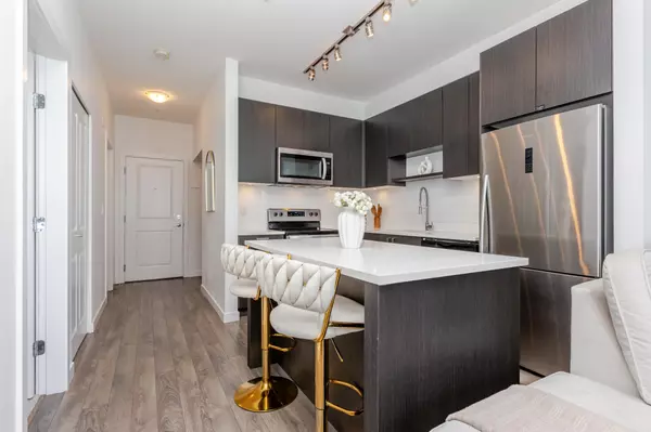 13628 81a AVE #302 Surrey, BC V3W 3E2