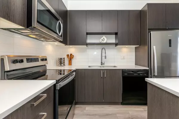 Surrey, BC V3W 3E2,13628 81a AVE #302