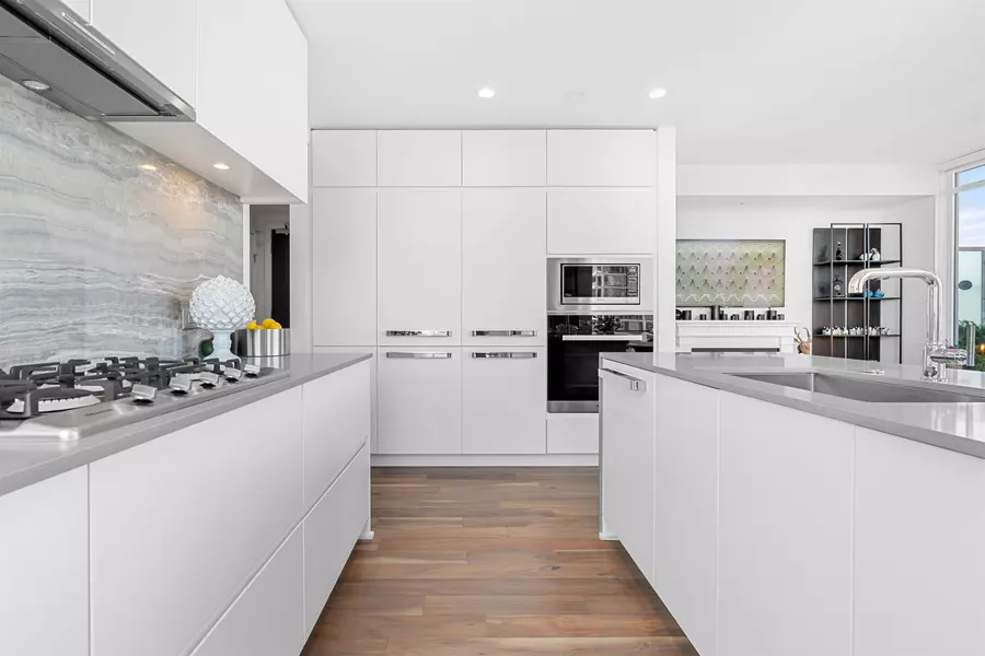 450 Westview ST #2402, Coquitlam, BC V3K 6C3