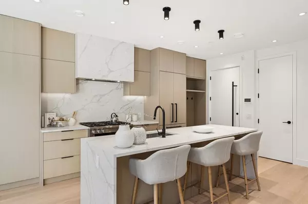 Vancouver, BC V6K 2X8,3036 W 14th AVE #2