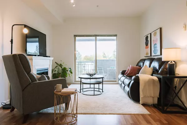 Surrey, BC V3R 3M9,10088 148 ST #403