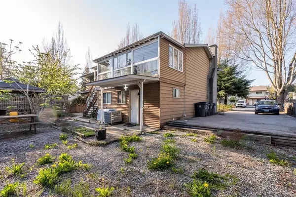 Surrey, BC V3R 7C2,8980 146a ST