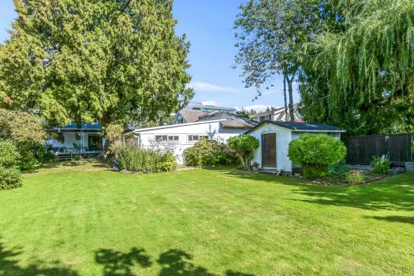 14022 92 AVE, Surrey, BC V3V 1J5