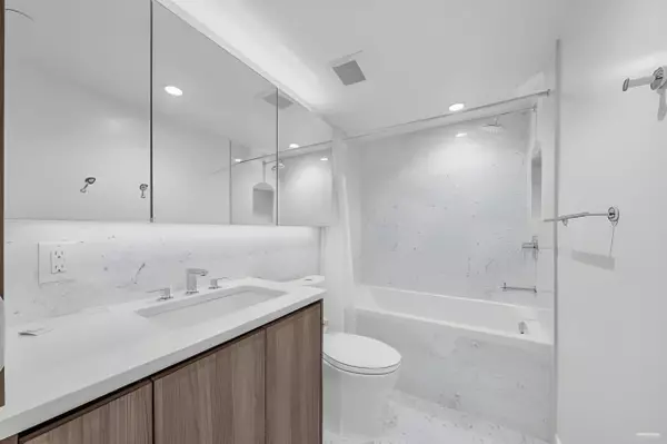 1768 Cook ST #1302 Vancouver, BC V5Y 0N3